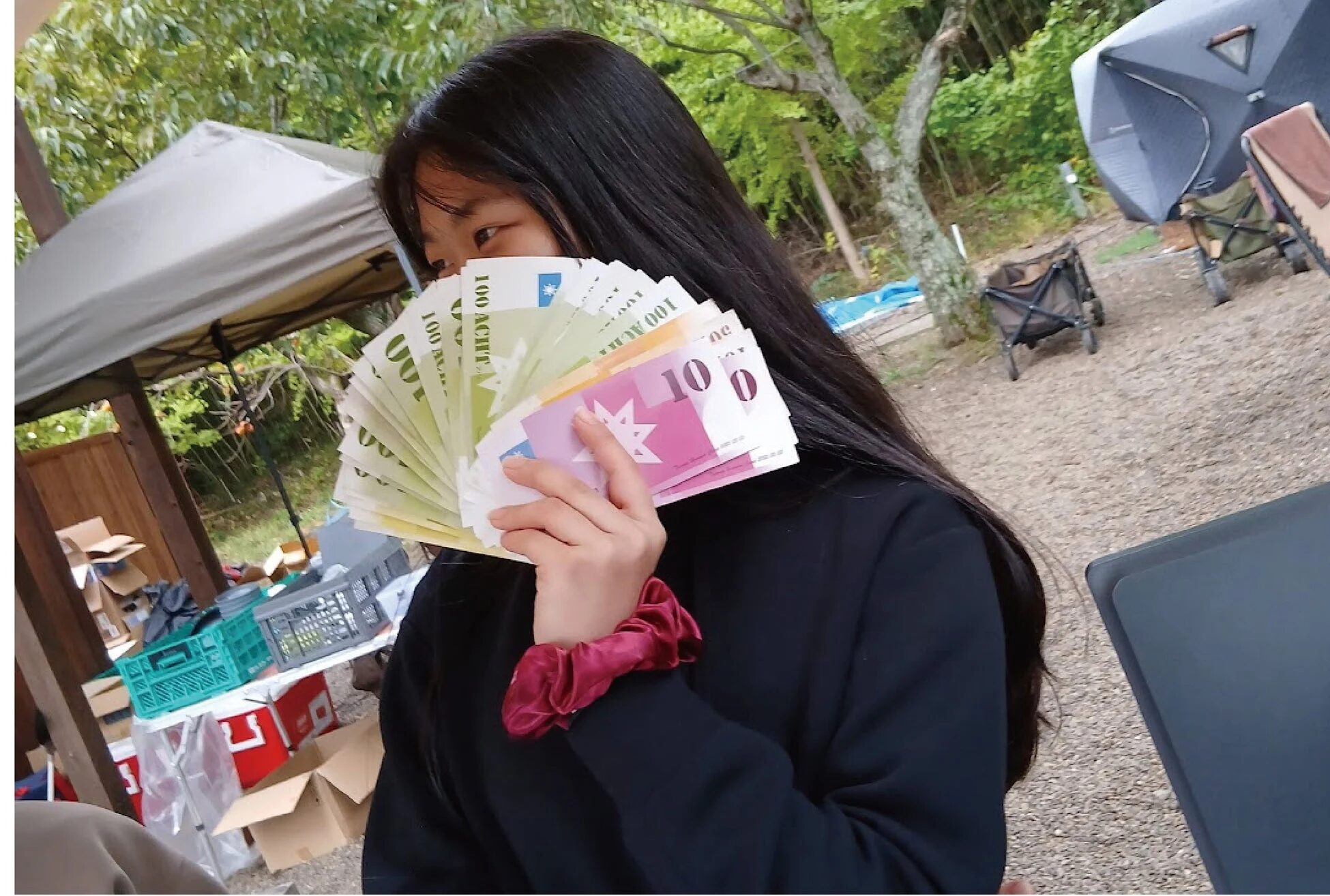 疑似通貨を広げる様子