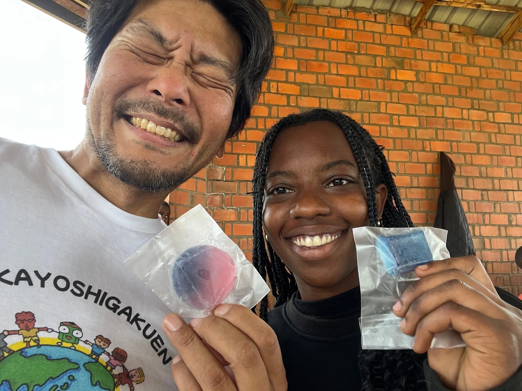 楽しく手洗いについて学ぶ様子