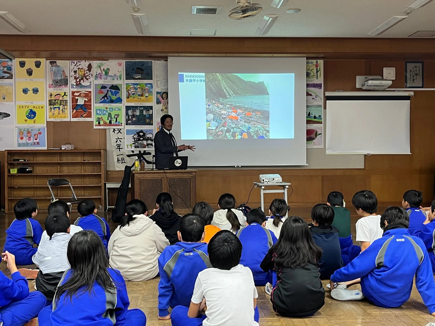 木島平小学校での講演会の様子