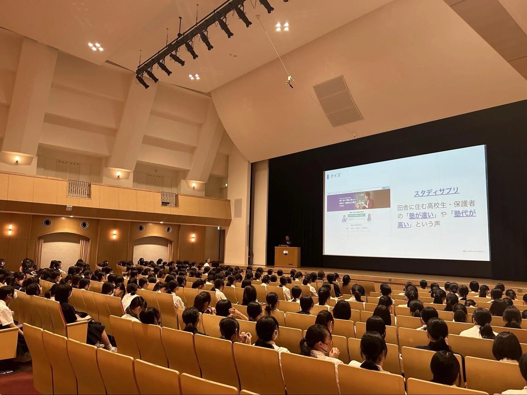 講堂での講演会