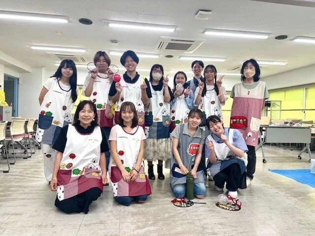 クリスマスライト作りのスタッフ