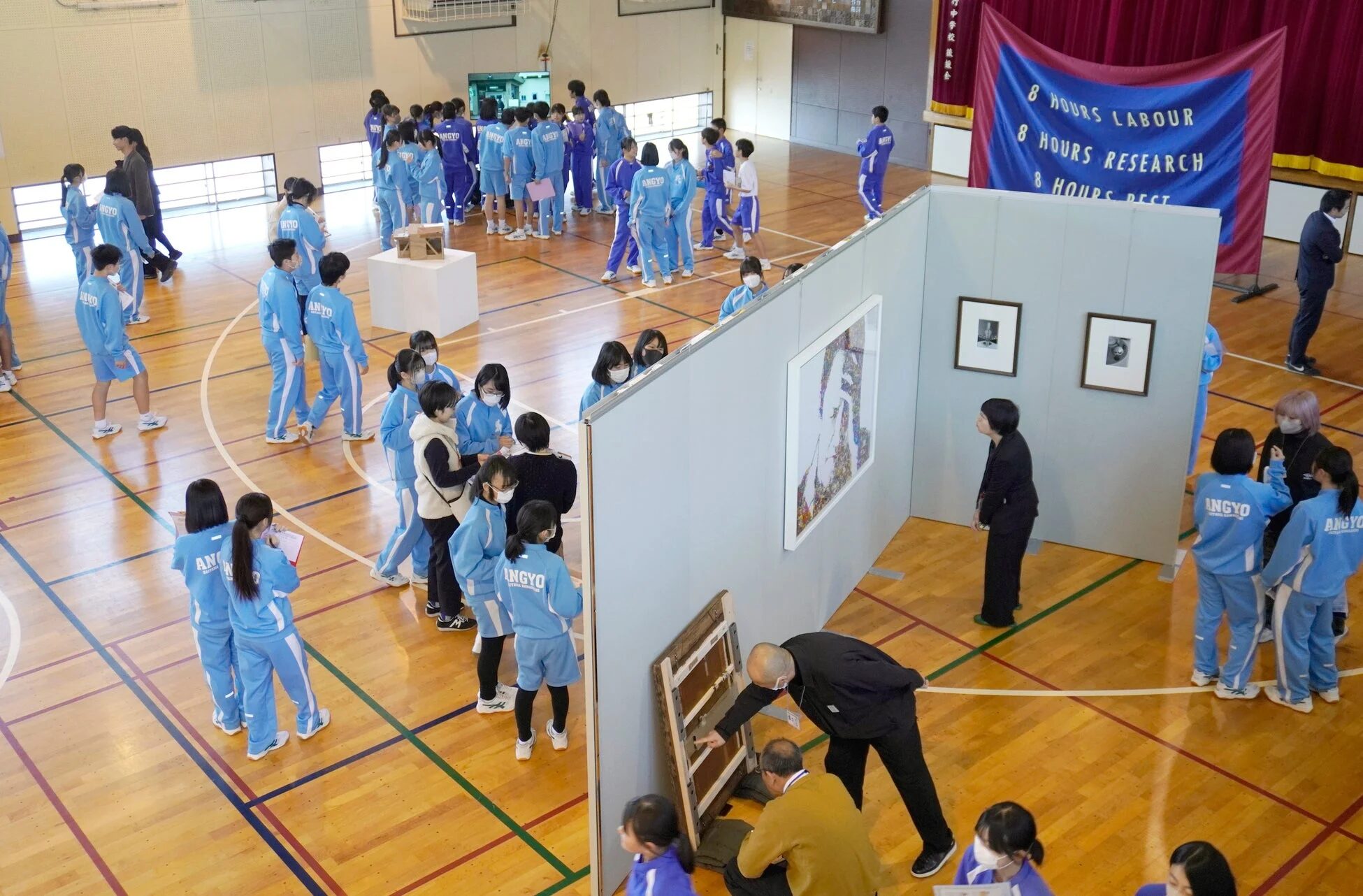 体育館での展示風景