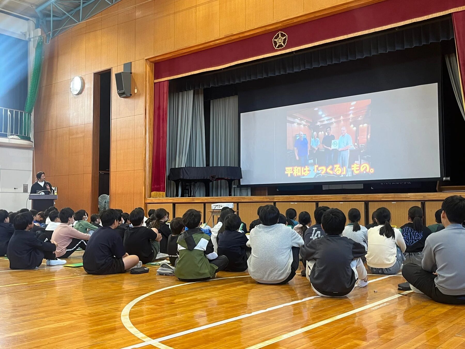 体育館での講演会