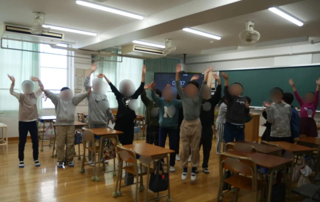 授業後の記念撮影と見送り