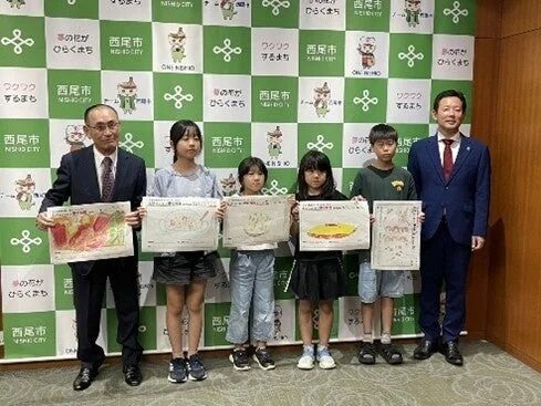 愛知県西尾市でのこども海老大使任命式