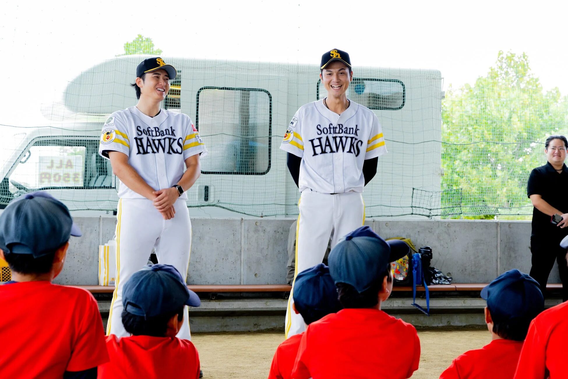 選手と交流する子供たち