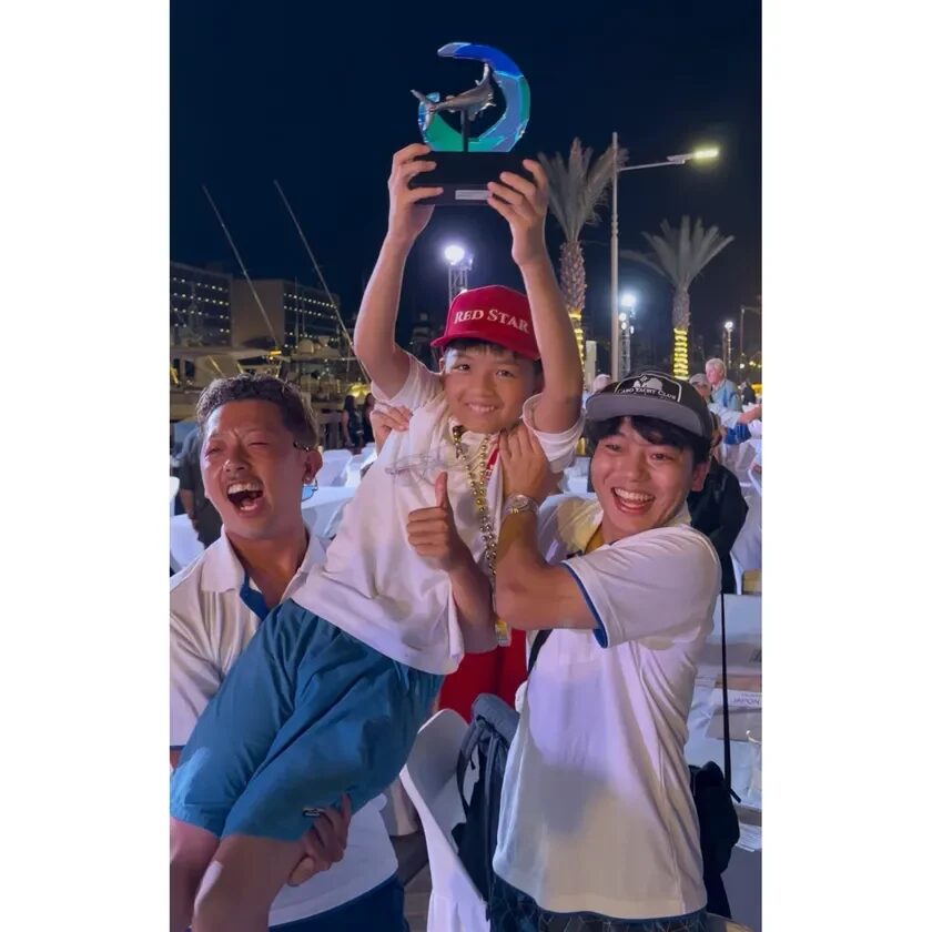 喜びを分かち合う赤星琉威選手