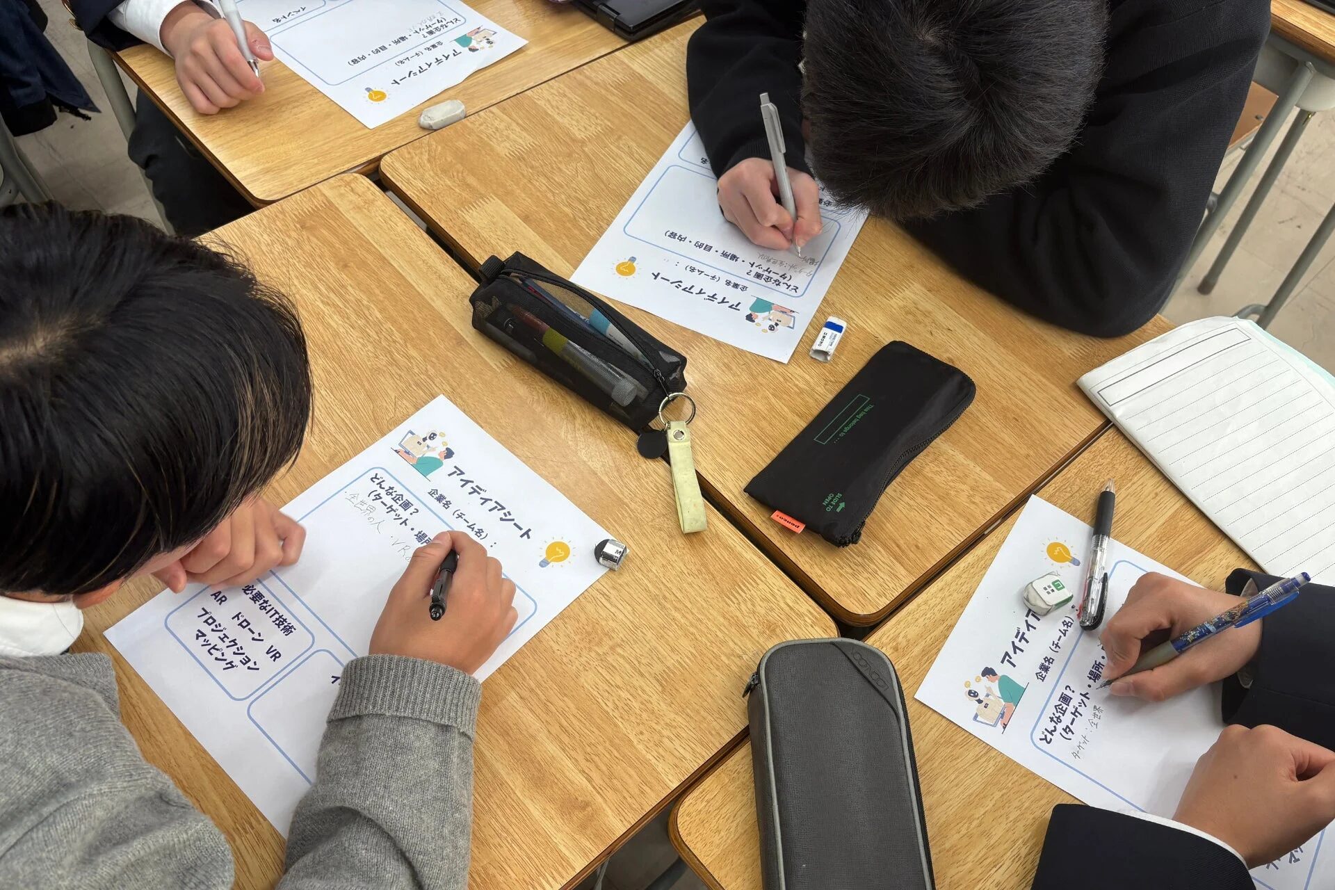 アイディアシートとグループワーク