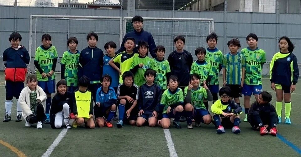 サッカーチームの集合写真