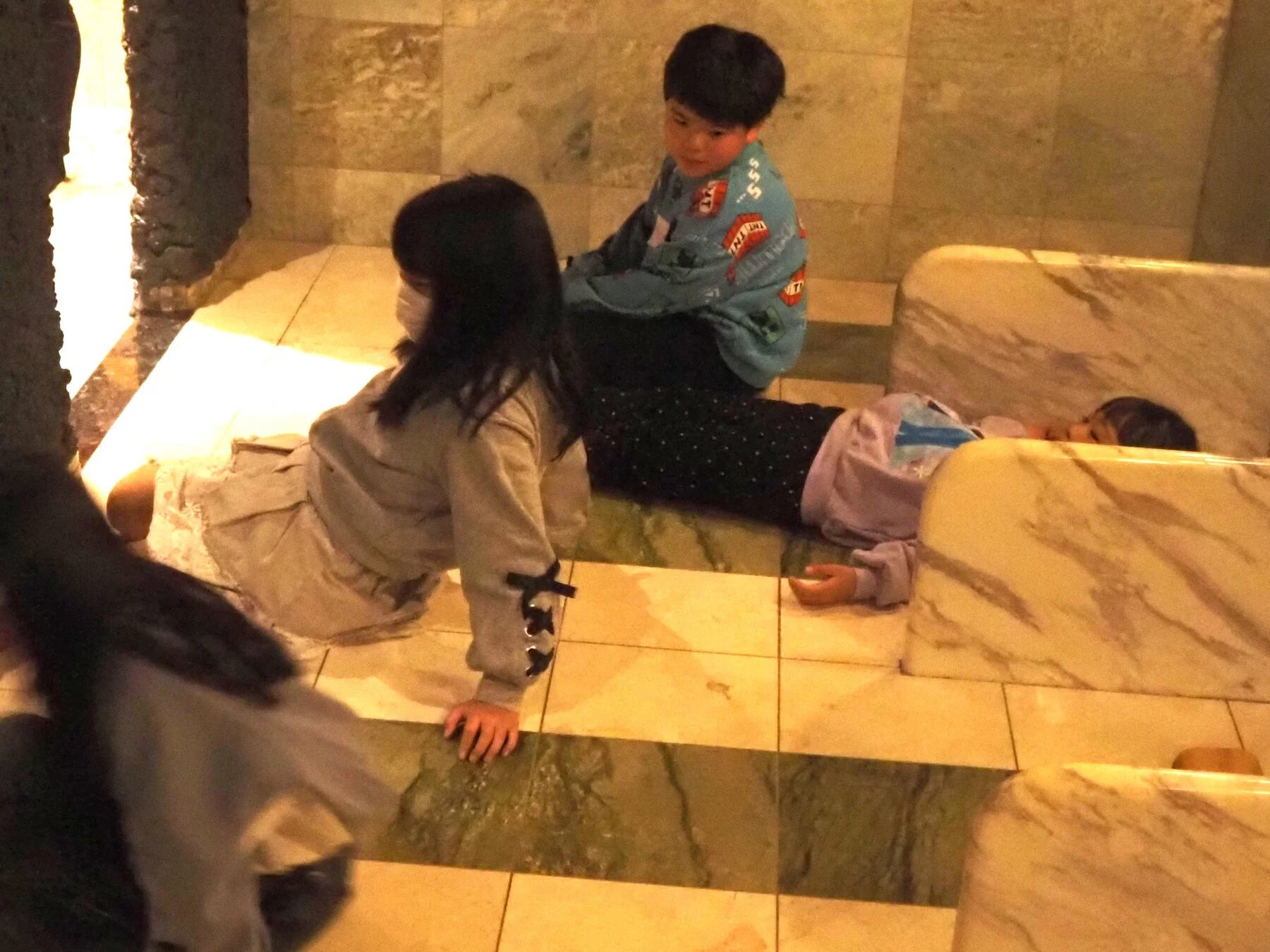 施設内での子どもたち