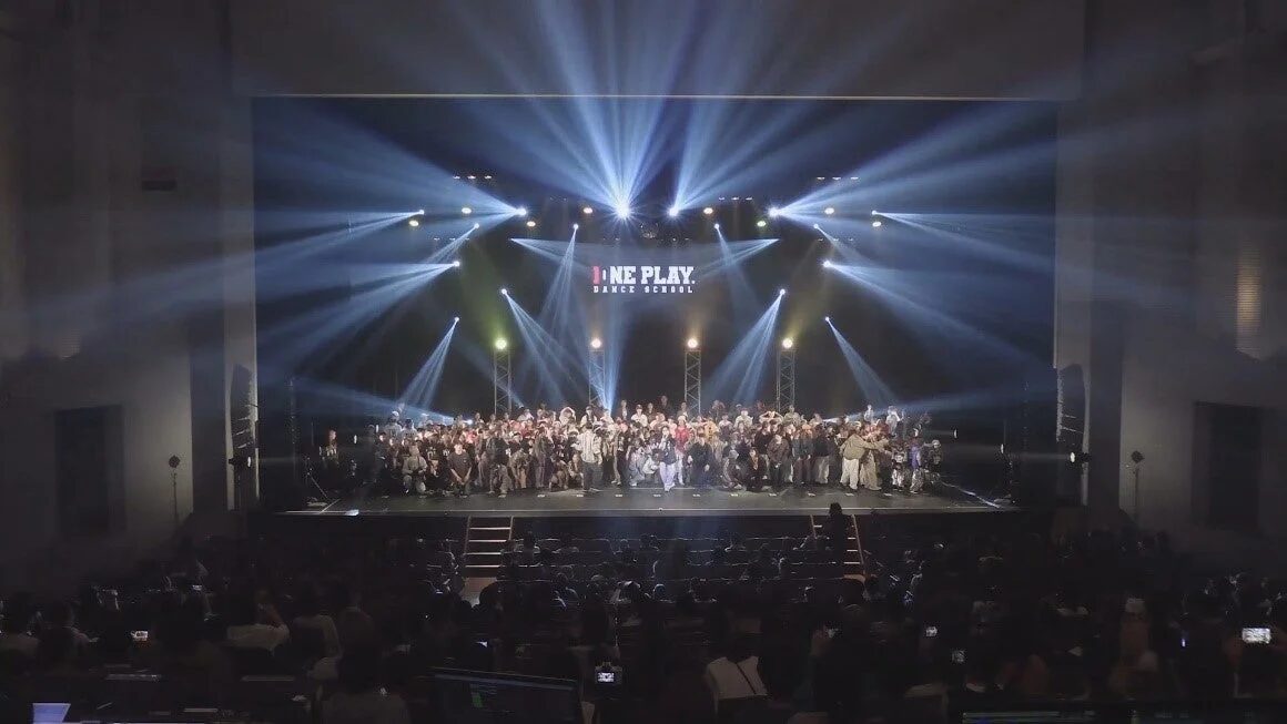 ダンス発表会のステージの様子