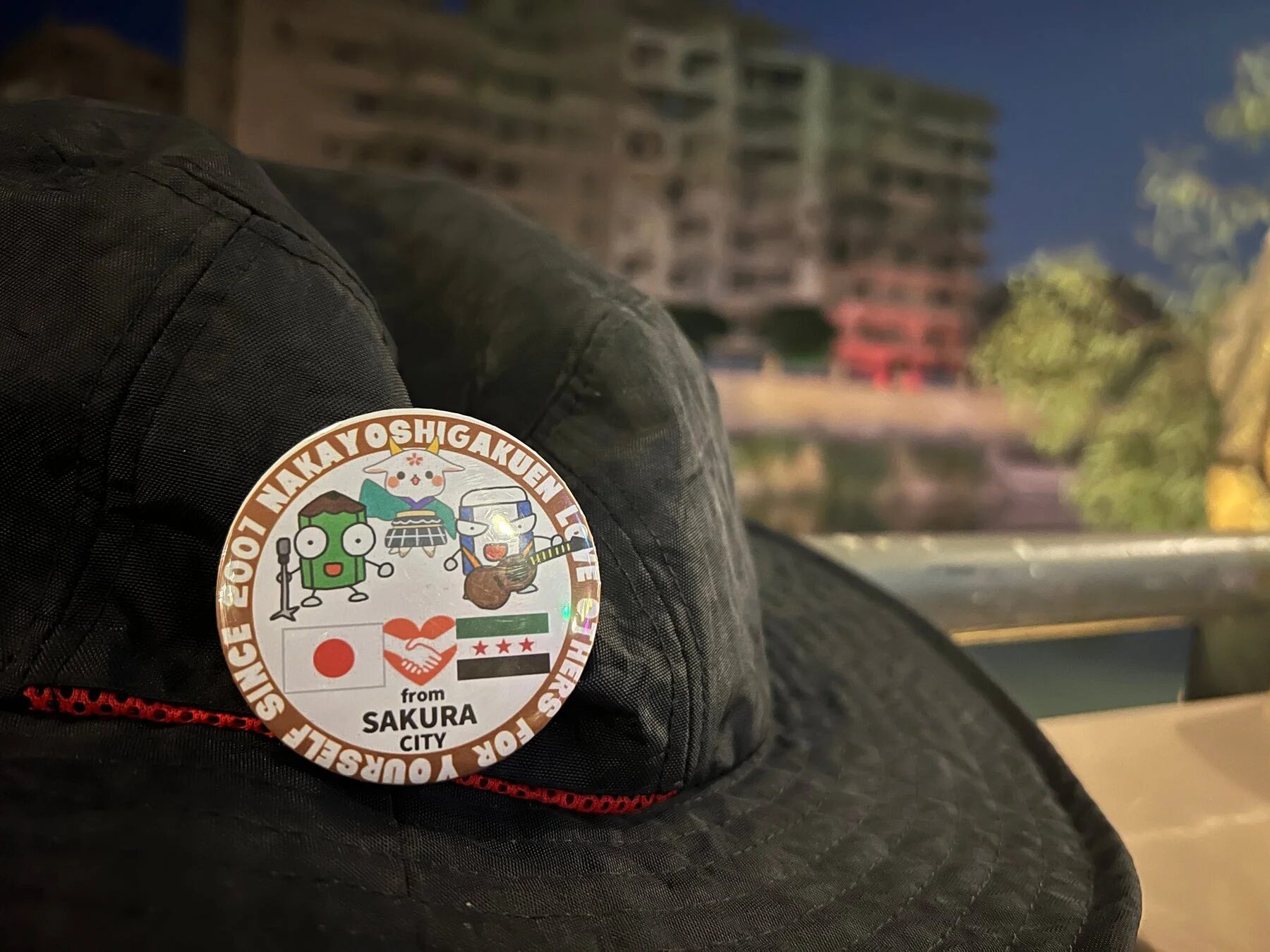 日本・シリア友好の缶バッジ