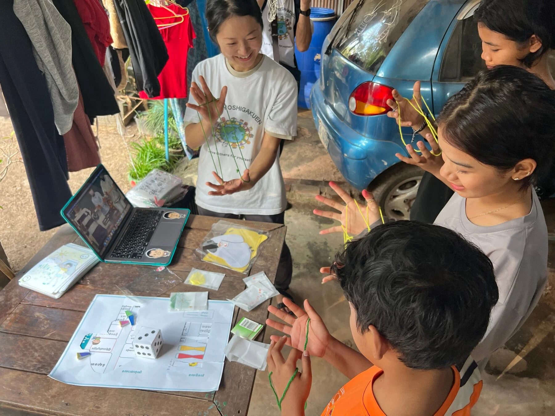 あやとりやボードゲームを楽しむ