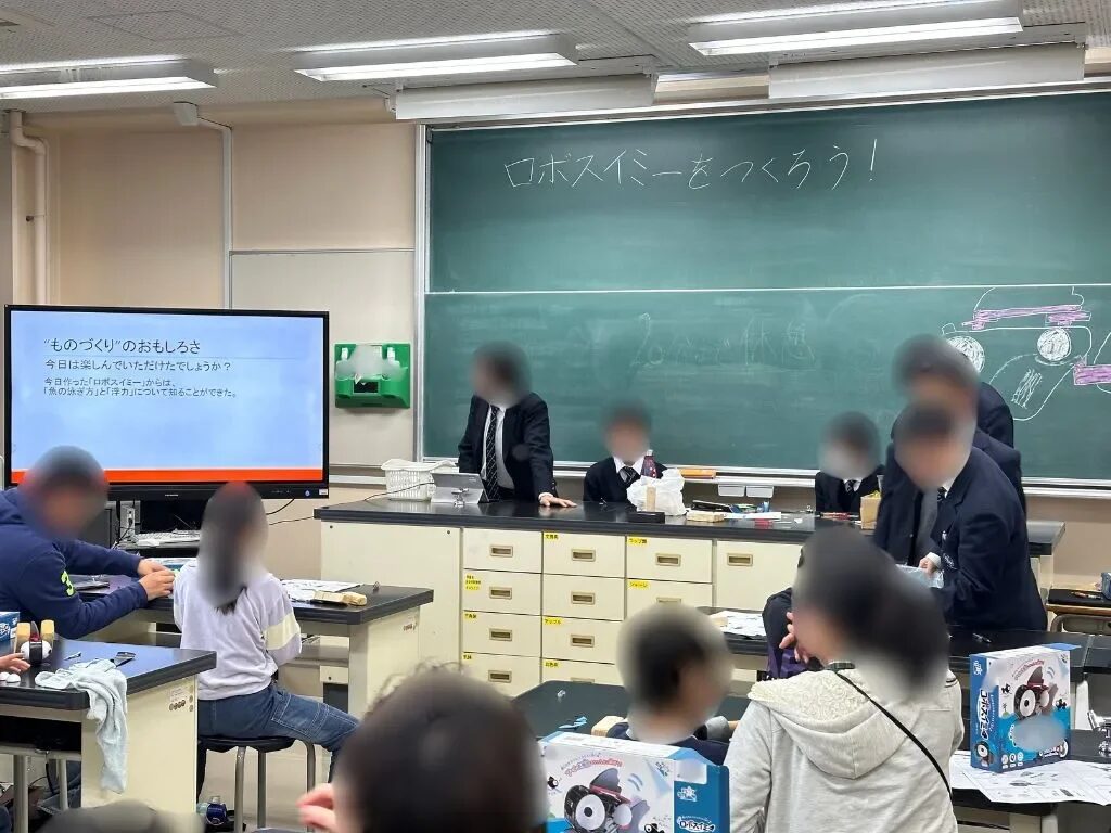 小学生向けロボット教室の様子