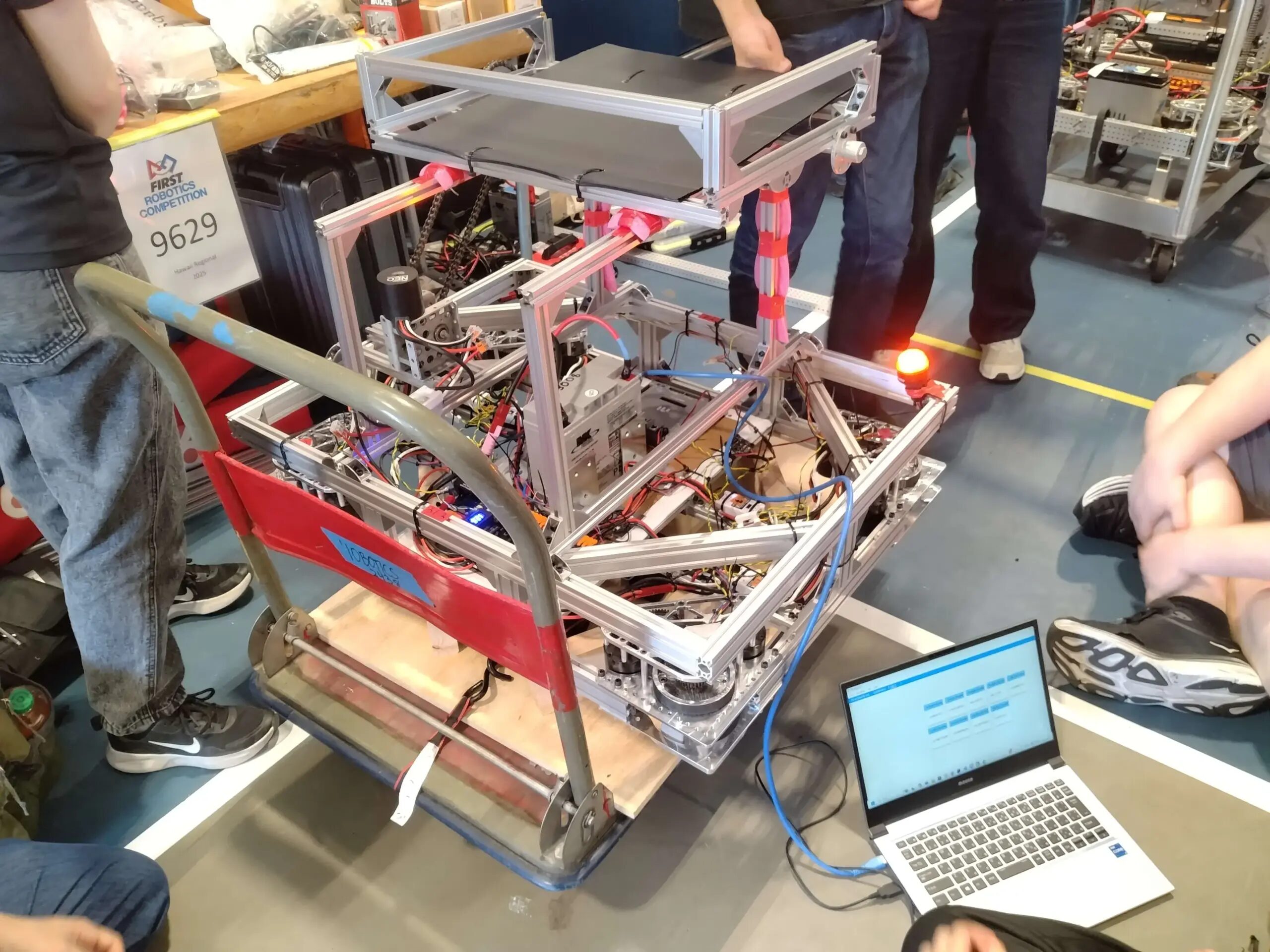 FRCのロボットとプログラミングの様子